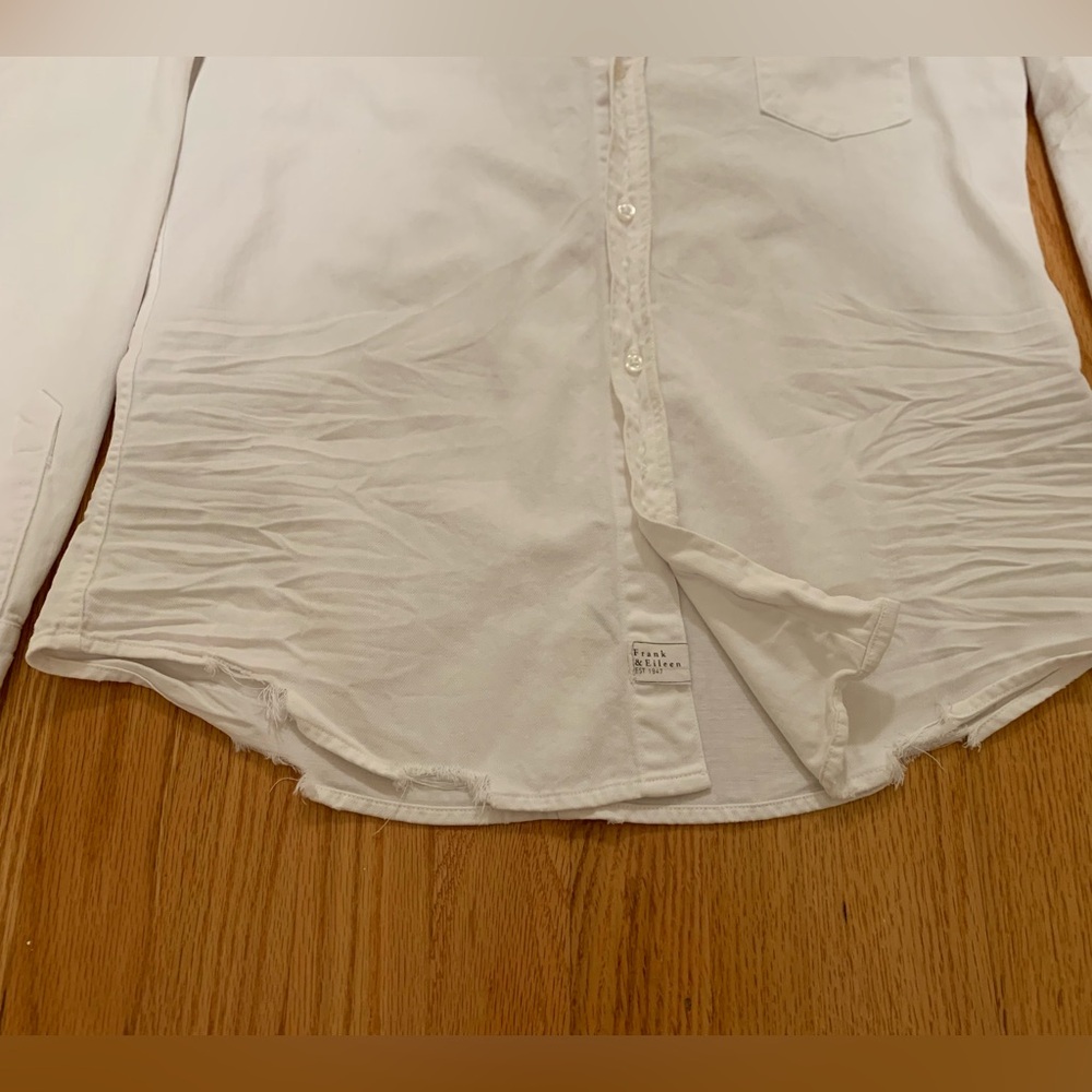 Frank & Eileen BARRY Tailored Button-Up Shirt. White Distressed Denim. Large. - Picture 5 of 15
